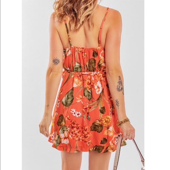🆕🌷Tropical vibe fit and flare dress w/spaghetti straps, low neck and open back - Picture 4 of 5